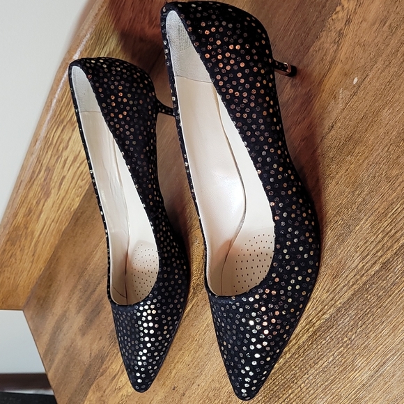 ππ HOST PICK!ππ KENNETH COLE NEW YORK NWT BLACK AND GOLD RILEY 50 PUMPS! - Picture 7 of 13